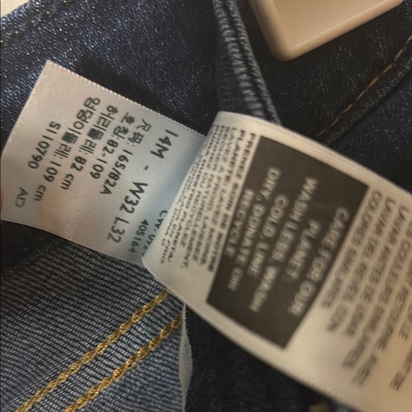 Levi Strauss - Picture 8 of 8